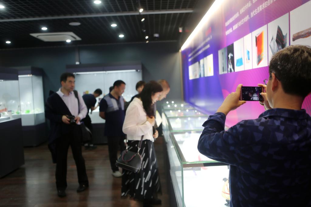 山东艺术学院国家艺术基金项目“当代博山琉璃艺术作品全国巡展”开幕式举行 山东艺术学院国家艺术基金项目“当代博山琉璃艺术作品全国巡展”开幕式举行