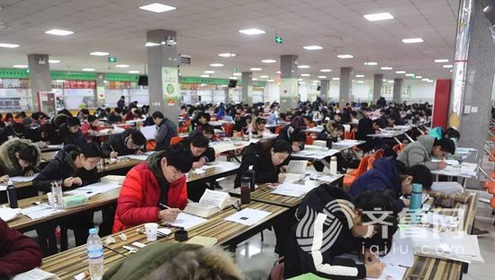 书法专业考试现场